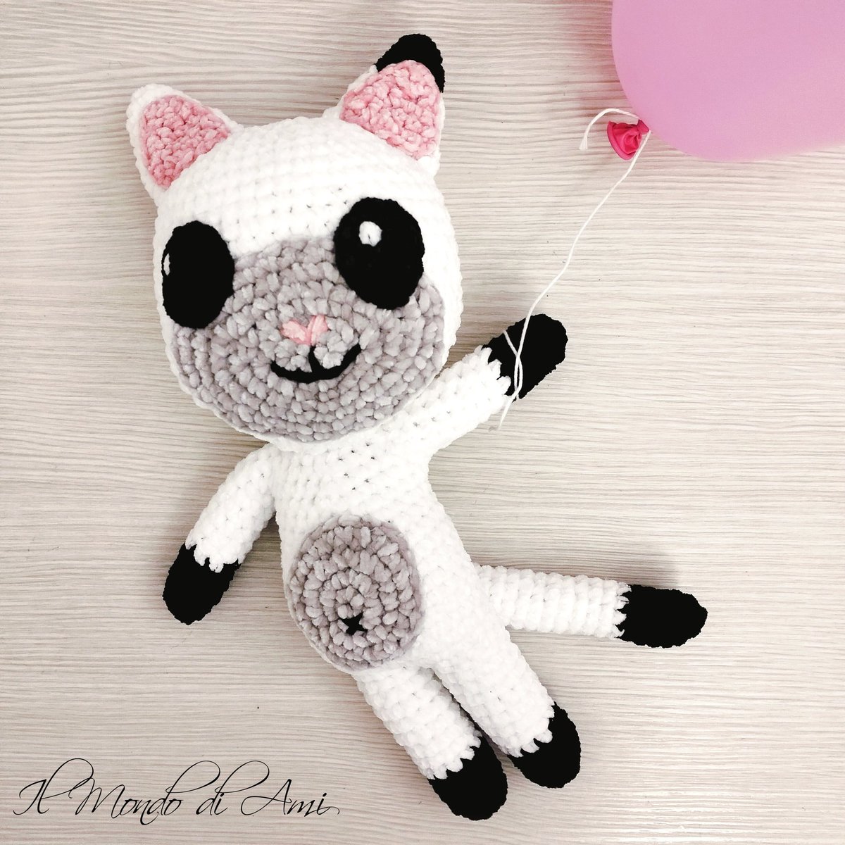 Gatto Pandy 🐱
-
#gattopandy #gabby #amigurumi #handmade #crochet #fattoamano #uncinetto #ganchillo #ciniglia #katiavelvetmini #fordreamersonly #originaldesign #withoutpattern #freehandmade #katiayarnsandfabrics #katiayarns @katiayarns #yeskatia