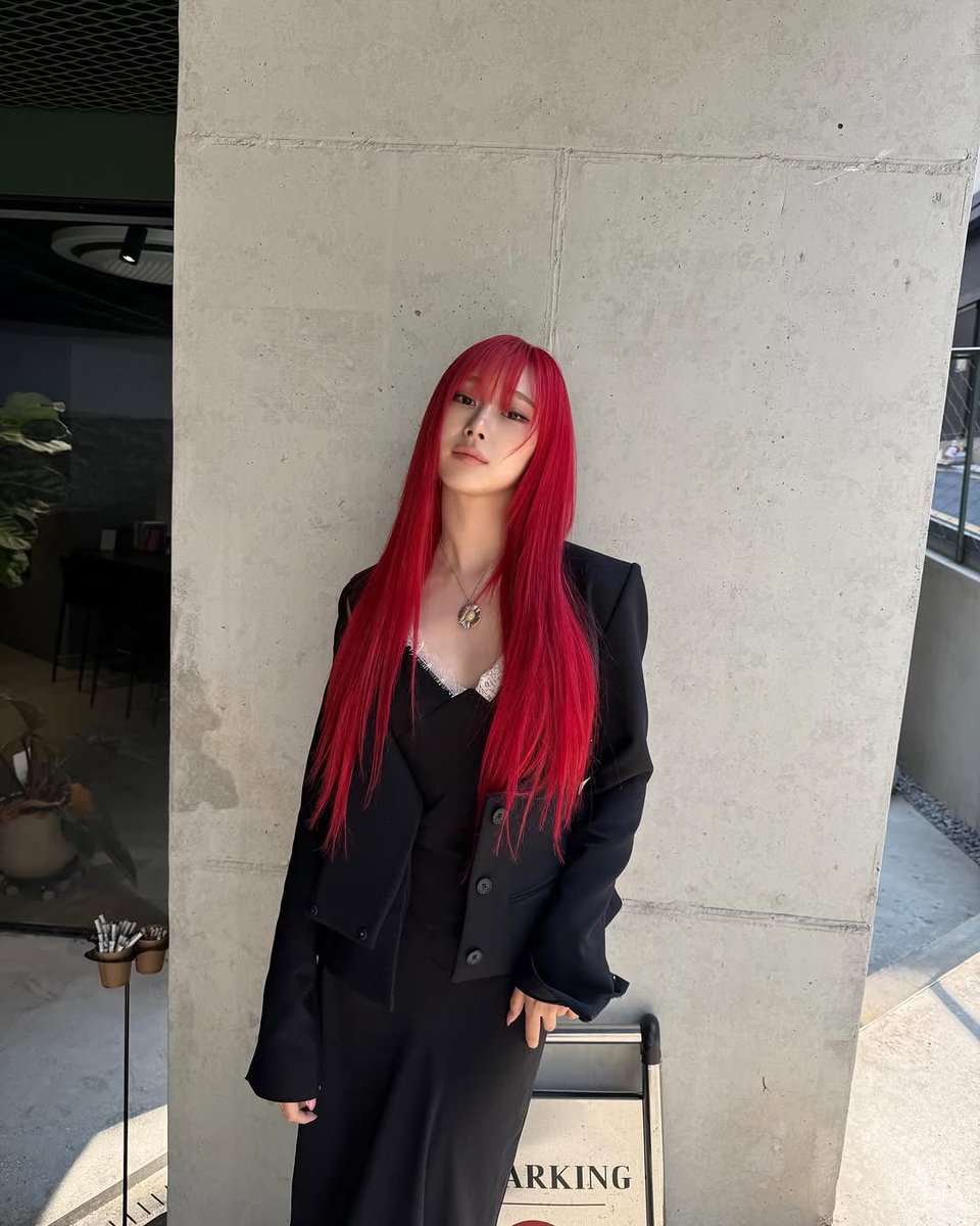 Aoeri's tweet photo. Hello, guess who's back in town? It's Miss Red Rockstar ready to rock her gigs. 🎸 https://t.co/gZhleNrpW1