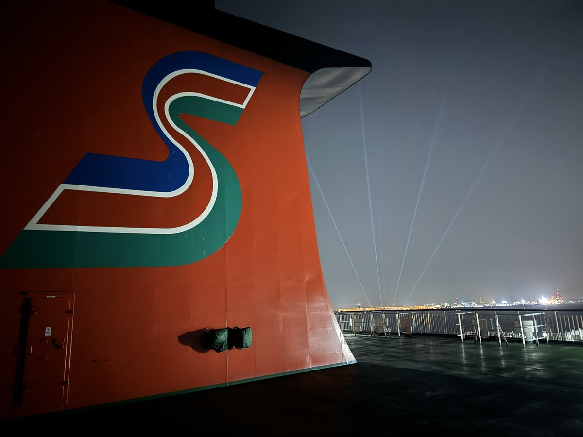 orange_ferry_'s tweet photo. 皆様こんばんわ🌙

本日は "おれんじ えひめ"乗船です🚢

新造から約7年、魅力溢れる新造船は先代船の想いを背負い今日も関西と四国を結んでいます🍊

今は万博開催中で、右舷側に大屋根リングが見えました。

本当に久しぶりに乗りましたが、
おれんじえひめ、本当に良い船です。 https://t.co/Snh3t3v740