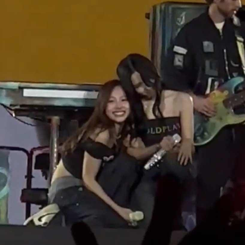 sassyminayeon's tweet photo. MY MINAYEON! and look at nayeon's big smile 😭🫶 https://t.co/nBc7e0K98D