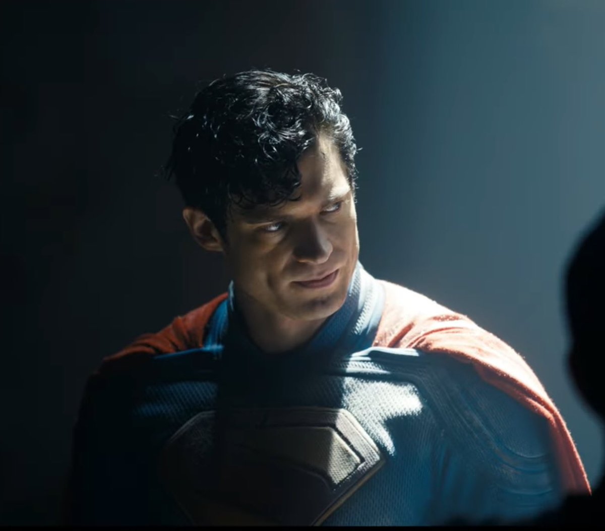 DiscussingFilm's tweet photo. New look at David Corenswet as Superman. https://t.co/LsBnuBpLOg