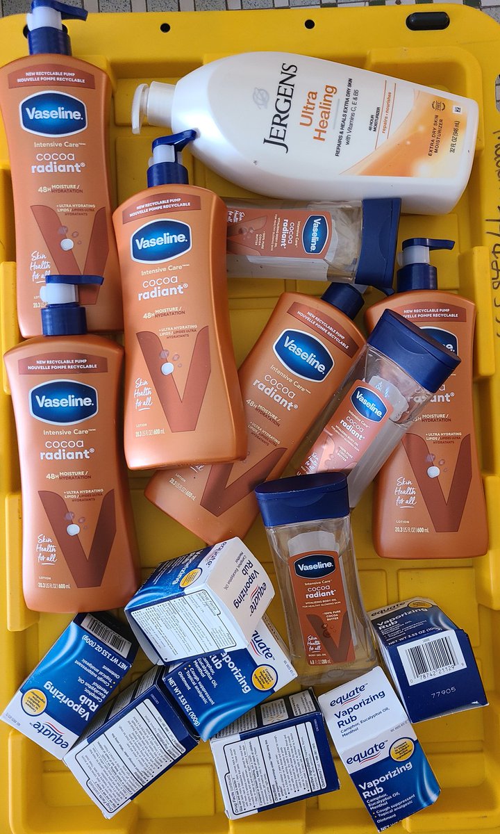 AminatyMFF's tweet photo. Diw ma diaayuu
Coco Radiant 7000
Huile Radiant 7000
Vaporub 4500
Original lay diaay
@Maa_Gnagna @HollelePapy https://t.co/zZE8ZJ95JK