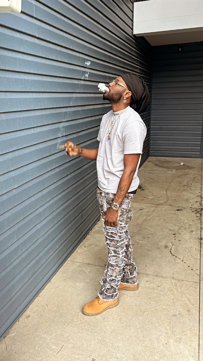 Said I was Trans 🏳️‍⚧️.. They say “Please don’t turn into a woman” .. Meanwhile the transition already happened 😮‍💨🤌🏾
Female 🚺 to Male 🚹 • Almost 8 years on T 💪🏾