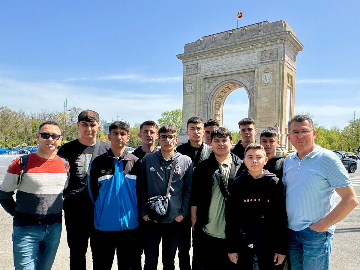AtcaSUDMTAL's tweet photo. Romanya-Bükreş Günlüklerinden kare @Aydin_MEM @elzeren52 @SultanhisarMEM @GKendirlioglu09 https://t.co/fUCUaLzhBV