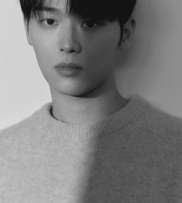 헐 프로필 새로 찍었나보네 현욱이