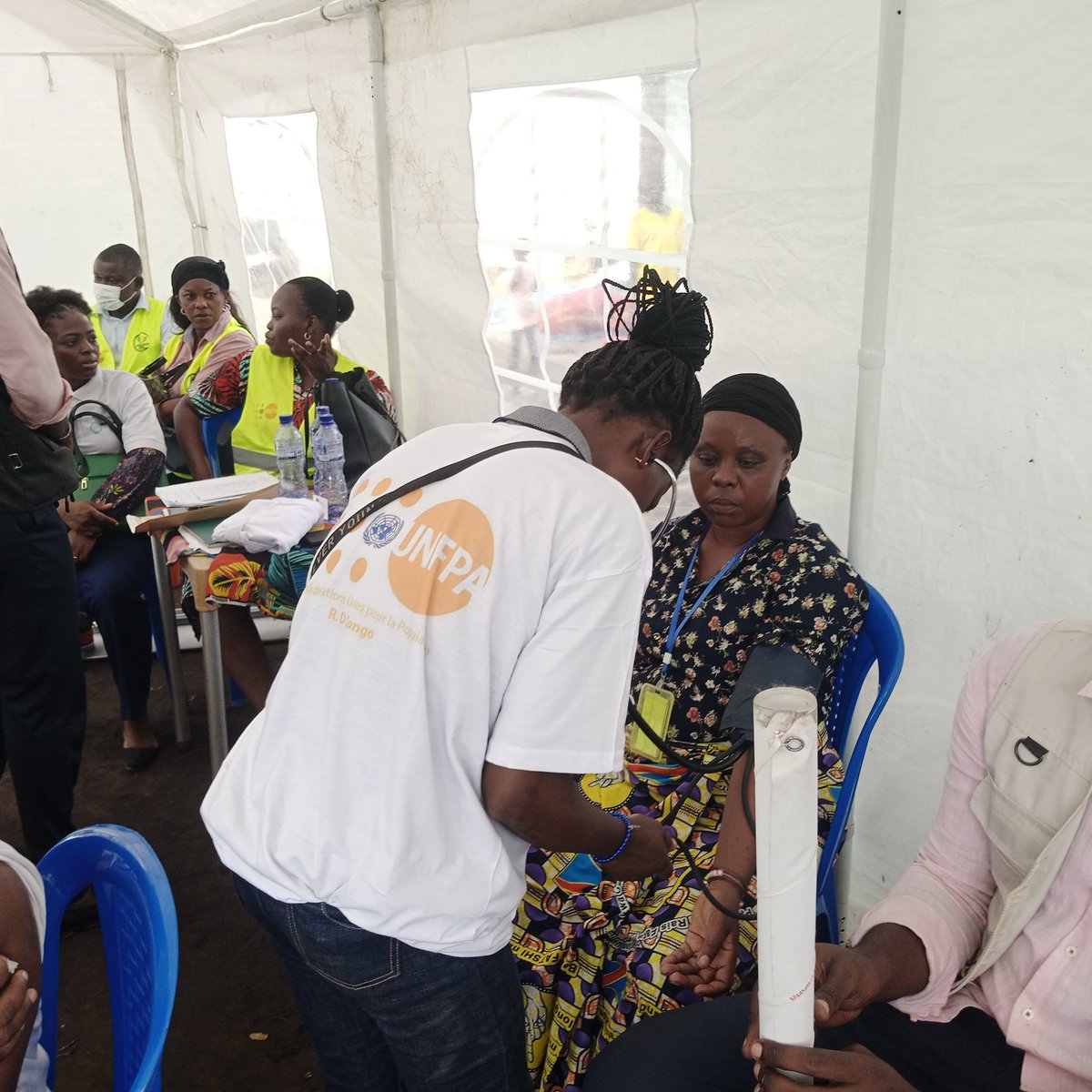 A la fermeture du site des sinistrés de l'EP LUMUMBA ce vend pour le transfèrement vers le stade de Bandal, la coalition des ONGs membres du GT SSR-N a été honoré de la visite de SE Mr le ministre provincial de la santé qui, a loué l'initiative <a href="/UNFPARDC/">UNFPA-RDC</a> <a href="/achubecky/">Achu lordfred</a> <a href="/madybiaye1/">Mady Biaye</a>