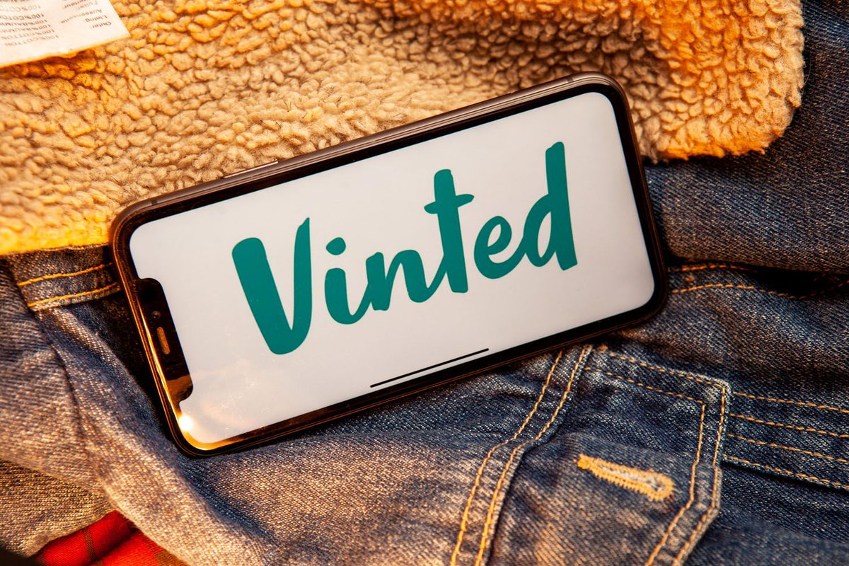 🔴🇫🇷ALERTE INFO
VINTED : au-delà de 2 000 € ou 30 ventes/an, même toi, simple particulier, tu DOIS déclarer tes gains au fisc.
Oui, même si tu vends tes fringues pour survivre.

Bienvenue en France.
PAYE PAYE PAYEEEEEEE