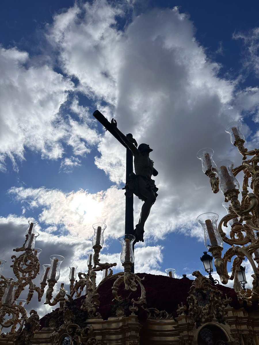 elllamadorcsr's tweet photo. Allá por los altos cielos… El Cachorro ⁦@HdadCachorro⁩ 📸⁦@JavierBlancoTv⁩ https://t.co/aQgdV8JmbE