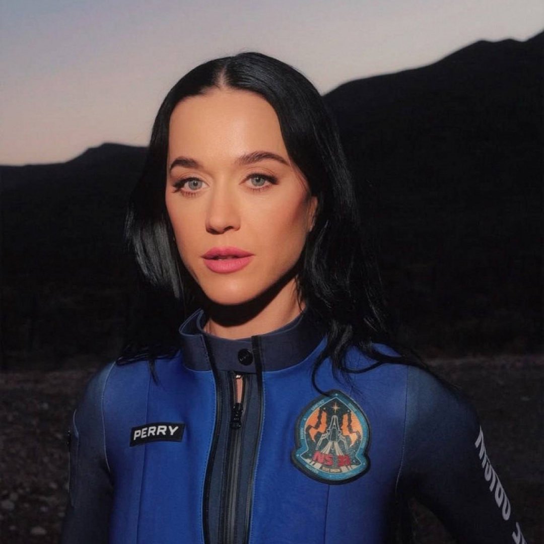 MarsUnity42's tweet image. Katy Perry: 11 minutes in space, some weightlessness and an Instagram photo.
Oleg Kononenko: 878 days in orbit, swelling and a world record.
Two approaches - one universe.
Who is your space hero?
#MarsUnity #SpaceRoutine #SpaceCommunity #NASA #SpaceTravel #CosmicJourney…