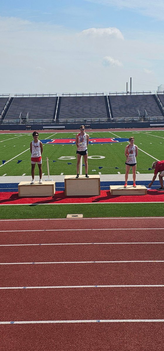 UIL 6A Region 2 Championships

State Qualifier - 3200m Run

Evan Herrera 🏆🥈🏆

#SeeYouInAustin