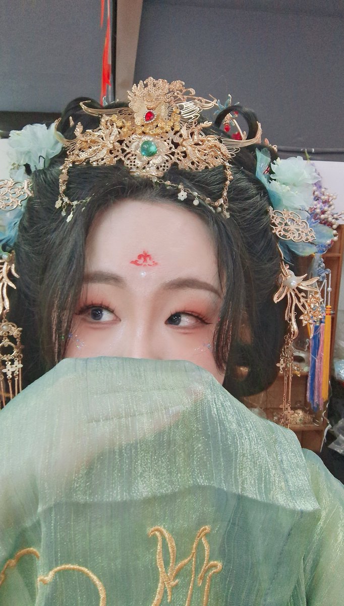 minyy00's tweet photo. 지���주 중국 여행에서 공주놀이 사진 정리하다가 오랜만에 생각나서 생존 신고 겸... 화산도 다녀왔서용~~! https://t.co/RLsYFgd3E0