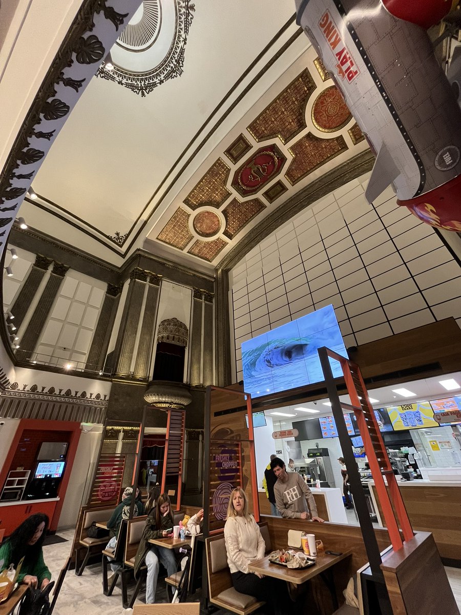 El Teatro Arango de Gijón és un Burger King des de 2019… 😫😭😰