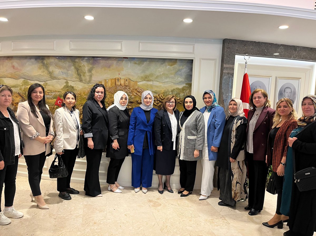 fatmagulaslndag's tweet photo. Valimiz,İl Başkanımız,TBMM İdari Amirimiz,GBB Başkanımız,Şahinbey Belediye Başkan Vekilimiz ve il-ilçe üç kademe teşkilat mensuplarımız ile birlikte; Gaziantep Büyükşehir Belediyemizin 1.Yıl Değerlendirme  toplantısına katılım  sağladık.
@abdulhamitgul 
@tugbaisikercan https://t.co/B8R9CKzU8S