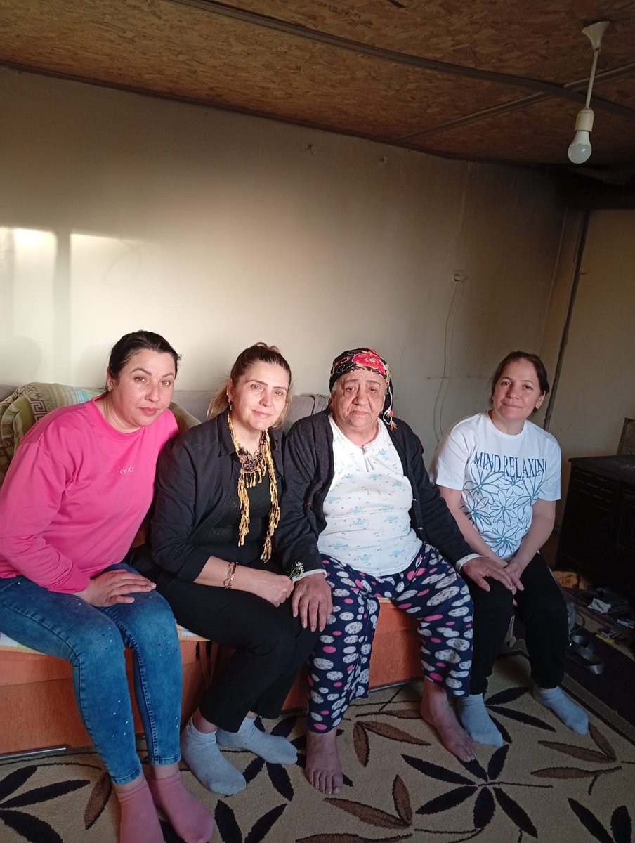 salihliakkadinlar (@salihliakkadin) on Twitter photo Ak Parti Salihli Kadın Kolları olarak gönüllere dokunmaya devam ediyoruz
Hacıbektaşlı mahallemizde Yeter ablamızı ziyaret ederek hal hatırlarını sorup hayır dualarını aldık.
#DurmakYokYolaDevam
<a href="/AKKADINGM/">AK Parti Kadın Kolları</a>
<a href="/tugbaisikercan/">Tuğba IŞIK ERCAN</a>
<a href="/KalfaKaplan/">Ebru Kalfa Kaplan</a>
<a href="/CananSkan/">Canan Çalışkan</a> Ak Parti Salihli Kadın Kolları olarak gönüllere dokunmaya devam ediyoruz
Hacıbektaşlı mahallemizde Yeter ablamızı ziyaret ederek hal hatırlarını sorup hayır dualarını aldık.
#DurmakYokYolaDevam
<a href="/AKKADINGM/">AK Parti Kadın Kolları</a>
<a href="/tugbaisikercan/">Tuğba IŞIK ERCAN</a>
<a href="/KalfaKaplan/">Ebru Kalfa Kaplan</a>
<a href="/CananSkan/">Canan Çalışkan</a>