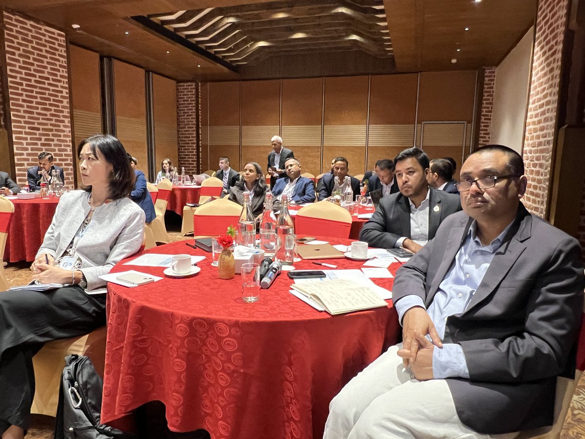UNDPNepal's tweet image. 🟢 @UNDPNepal and @mofnepal hosted the Validation Workshop for Nepal’s Thematic Bond Framework &amp;amp; Action Roadmap with @SEBON_Nepal, @NepalRastraBank, and partners—a key step toward unlocking capital for climate resilience and SDG-aligned investments. #ThematicBonds #ICMA