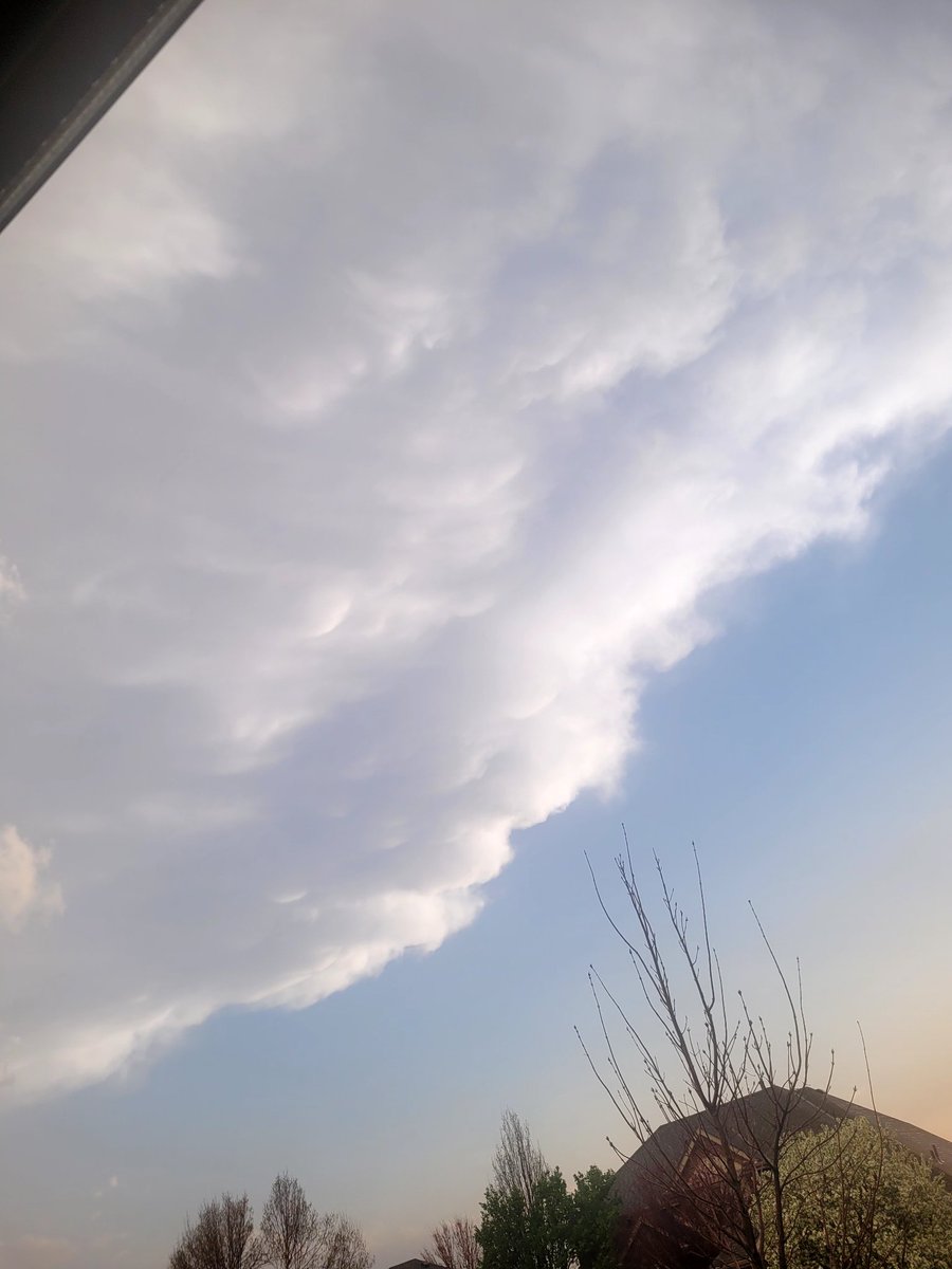 pandaheart408's tweet photo. @omaha_scanner This was the tail end is the storm on 4-17-25 off of 156&amp;Fort https://t.co/7we3YThOP2