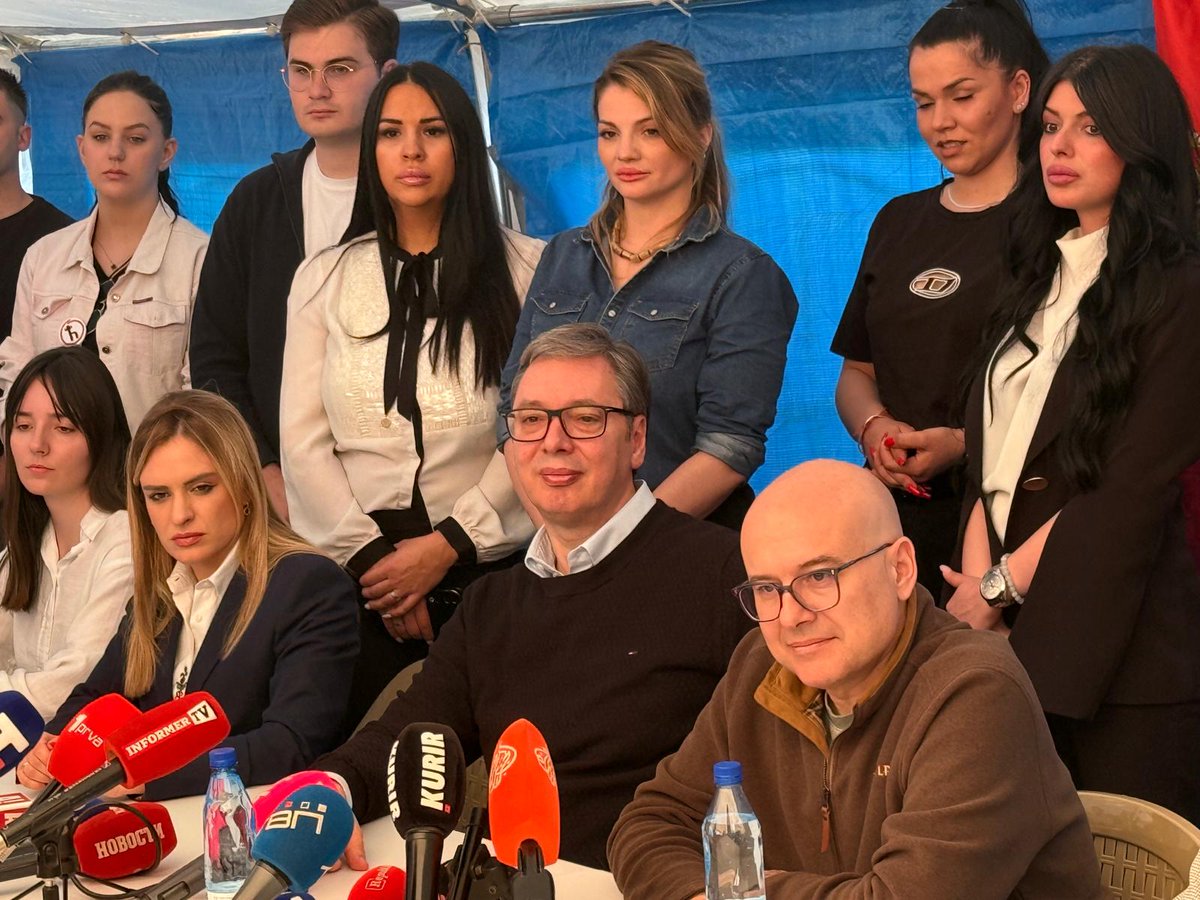 СНС СРБИЈА (@sns_srbija) on Twitter photo Председник Републике Србије Александар Вучић <a href="/avucic/">Александар Вучић</a> поручио је данас, студентима који желе да уче, да им се диви што су издржали у тешким временским условима, као и што су издржали линч којем су изложени.
sns.org.rs/novosti/vesti/… Председник Републике Србије Александар Вучић <a href="/avucic/">Александар Вучић</a> поручио је данас, студентима који желе да уче, да им се диви што су издржали у тешким временским условима, као и што су издржали линч којем су изложени.
sns.org.rs/novosti/vesti/…