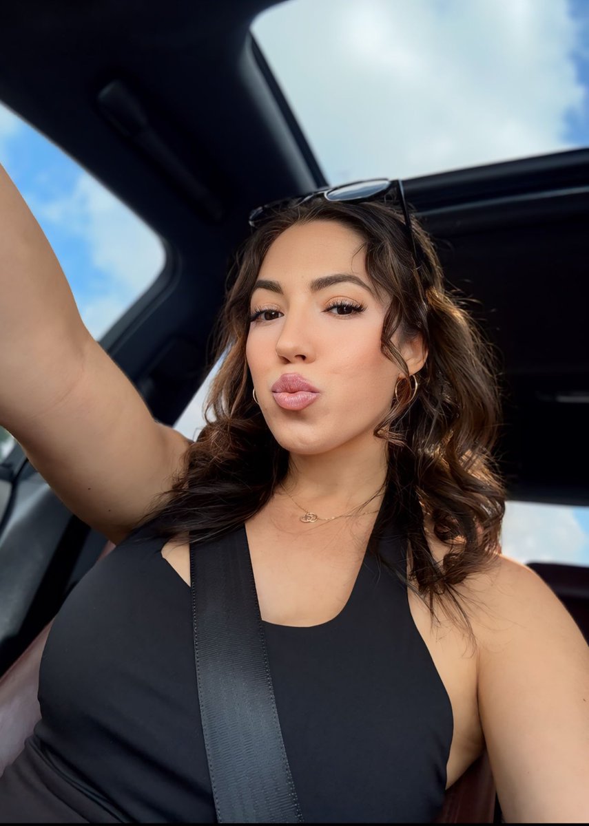 goddessjulia890's tweet photo. go get a second job https://t.co/dBVsQcokdN