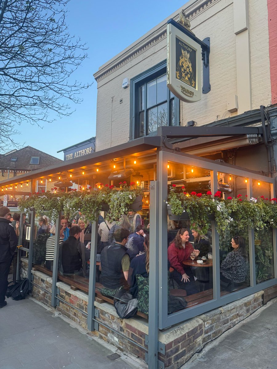 The Althorp tweet media