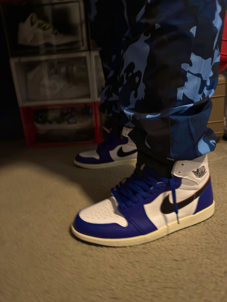 the00Beard's tweet photo. #FireFridays #kotd #jordan1 #rareair #deeproyalblue #fyp #sneakers #wearyourkickz https://t.co/MFqCJzmxt5