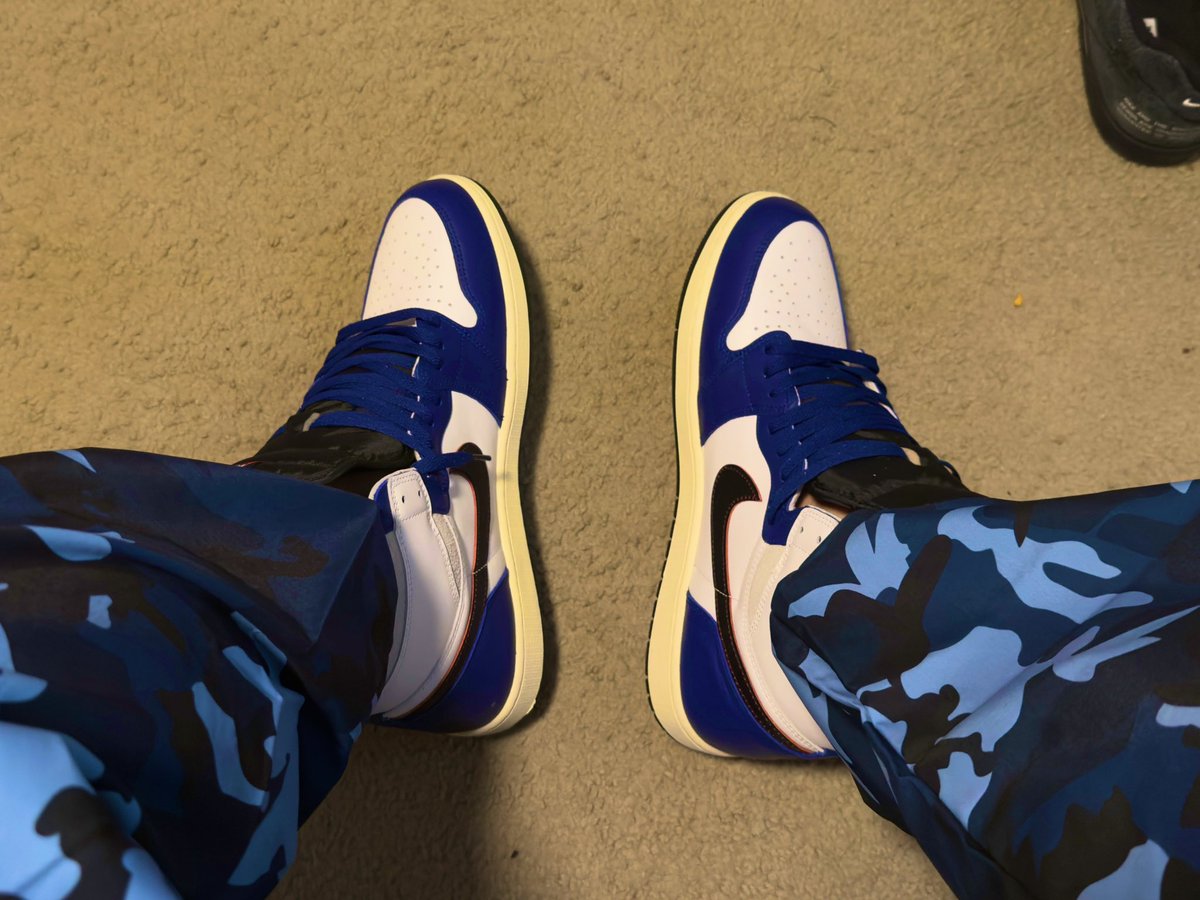 the00Beard's tweet photo. #FireFridays #kotd #jordan1 #rareair #deeproyalblue #fyp #sneakers #wearyourkickz https://t.co/MFqCJzmxt5