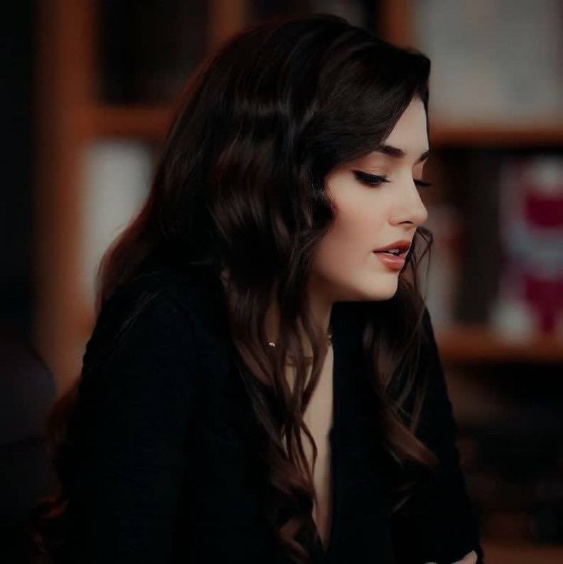 من يسلف صمتي الموحش كلام"
داخلي فوضى تسولف دون صوت