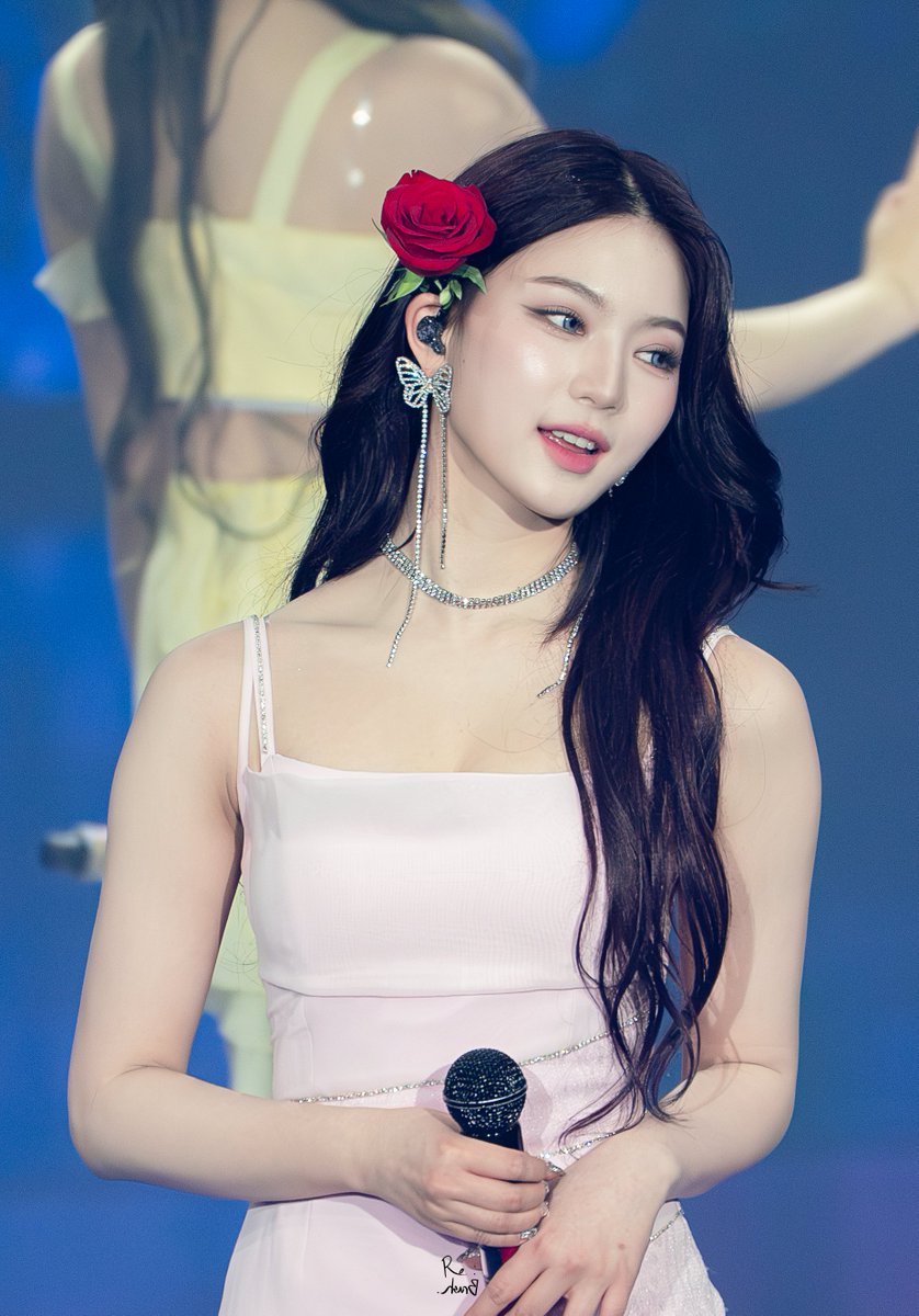 brushittwice's tweet photo. 20250413 2025 STAYC TOUR    
[STAY TUNED] in SEOUL DAY 2  

#STAYC #스테이씨 
#ISA #아이사 #アイサ 
#STAY_TUNED #2025_STAYC_TOUR 
#SWITH #스윗 https://t.co/SFAS1PXEGT