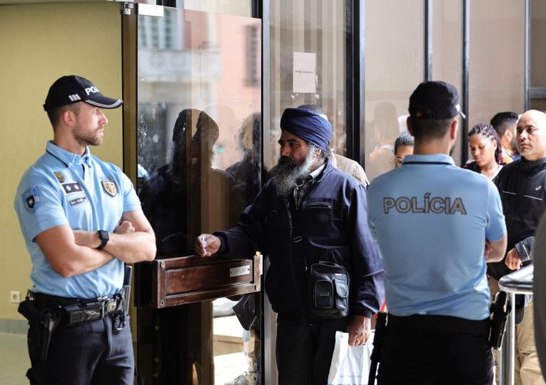 🚨 🇵🇹 | Governo PS deixou entrar 120 mil imigrantes sem verificar registo criminal e governo AD não os deportou.

Esta elite política odeia Portugal.