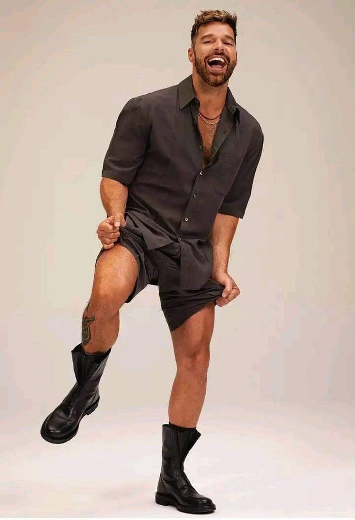 U look like a UPS driver lol The sexiest one I’ve ever seen 😍🤤 <a href="/ricky_martin/">Ricky Martin</a>