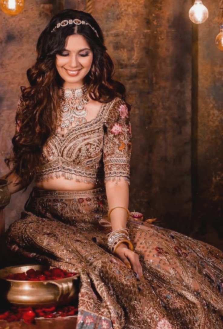 Shreyaa43861838's tweet photo. Your style in traditional wear is so elegant and timeless.
You look like you’ve stepped right out of a beautiful cultural story. 🥹🫶🌟🤩
#AliceKaushik https://t.co/WiQchrLiaG