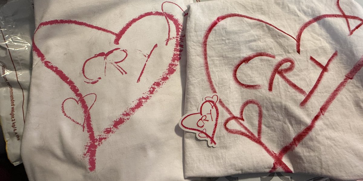 TaniaCabrona's tweet photo. Me llegó mi merch 💖👽💧
Pero me gusta más la de colorete lástima que no se pueda usar sin dañar. https://t.co/tlVOt1ZxLs