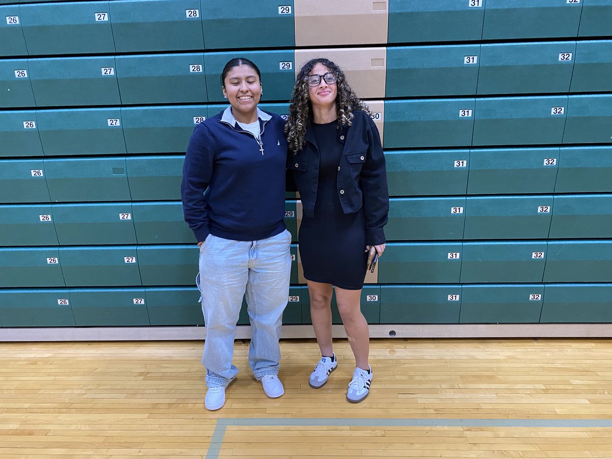 Congrats to our ladies during @oaktonowls annual award ceremony, w/ recognizing of their @unitedsoccercoaches gold award in ethics/sportsmanship, our 4 academic all conference players &amp; our 2 Academic All-Americans!  #hootiehoo