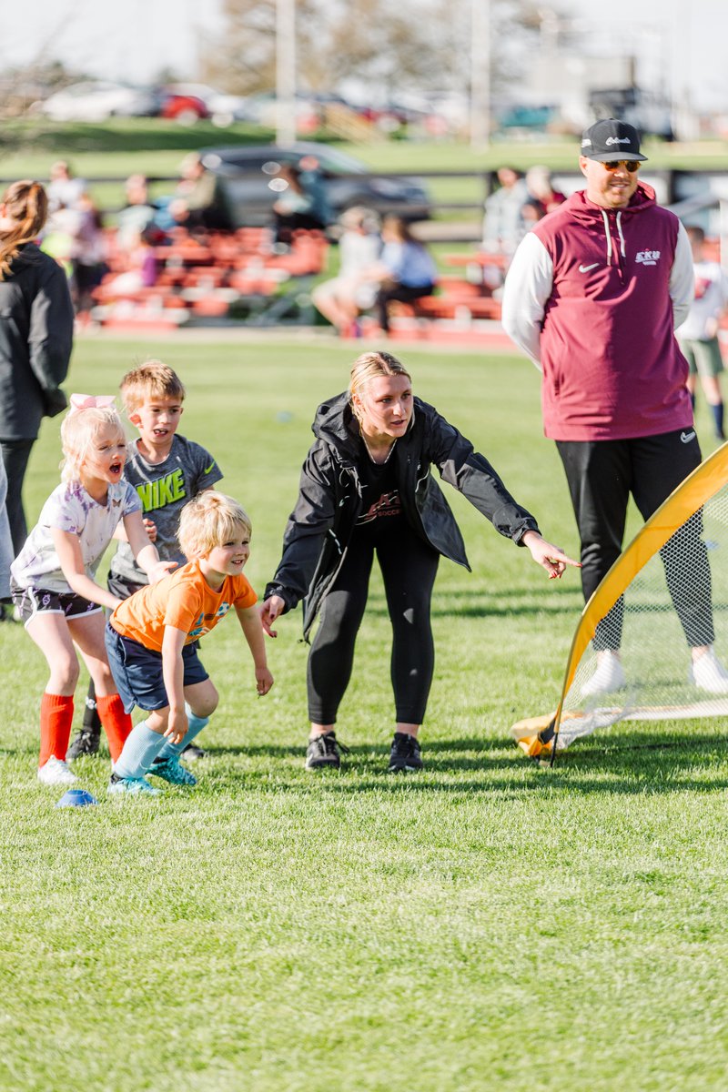 Some fresh faces at the pitch this week for our youth camp 🥰

#GoBigE