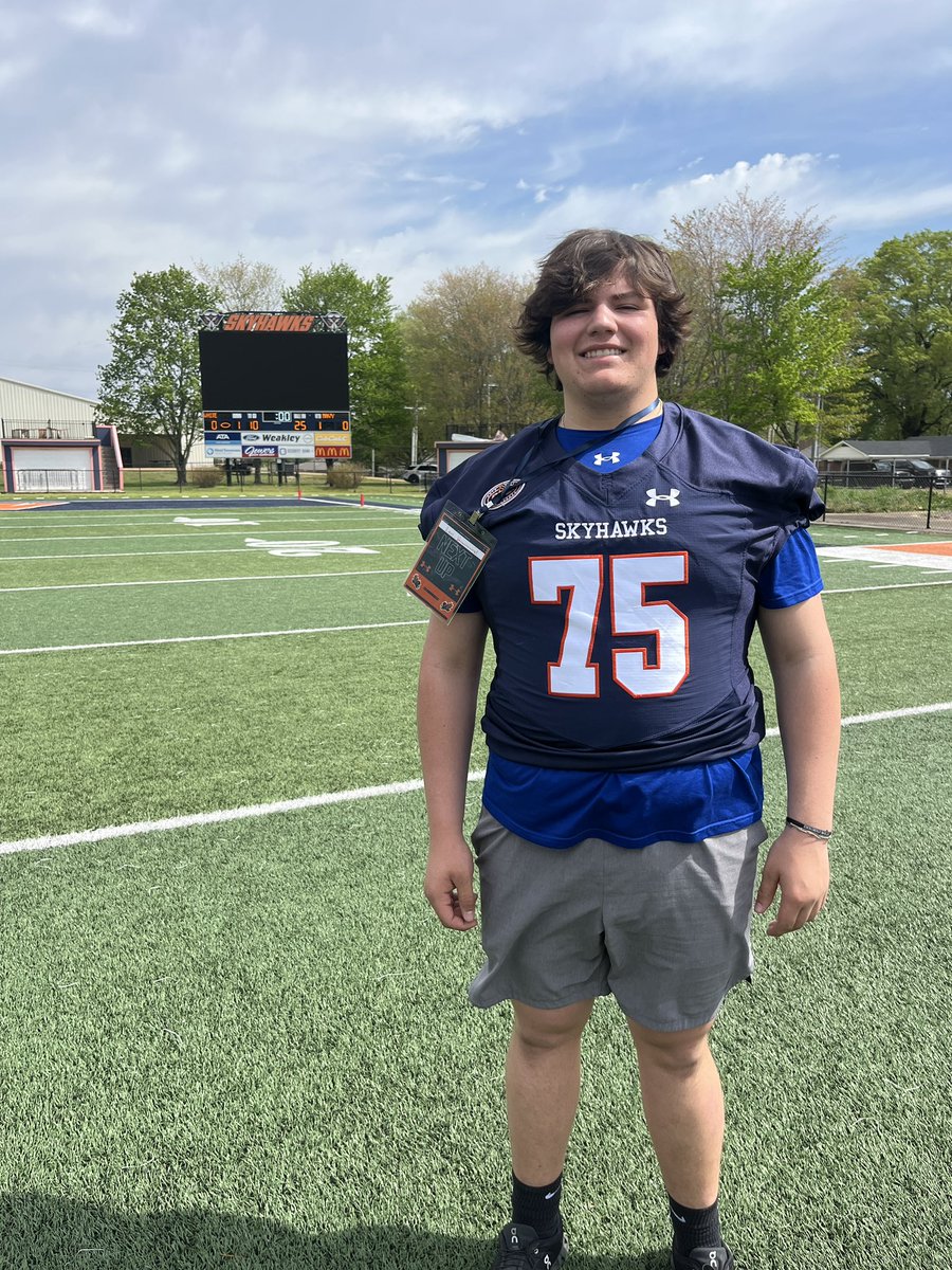 Levihammond73's tweet photo. Great visit @UTM_FOOTBALL today , Thank you coaches for the conversations and inviting me down ! @CoachLeno_UTM @CoachStoutUTM @CoachFields01 @eastjagsFB @stallingsboi70 @TommyLeeCraig @BigTCraig1 https://t.co/0aPo1yRnID