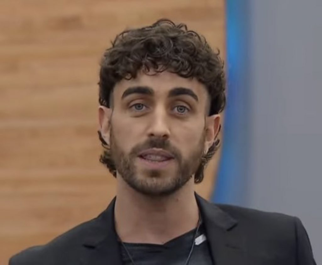 Gh20251456281's tweet photo. A quien bancaría en la final???

Tato ❤️

Ulises 🔁

#GranHermano #GH2025 #GranHermano2025 #GranHermanoArgentina https://t.co/thEKWxOeUo