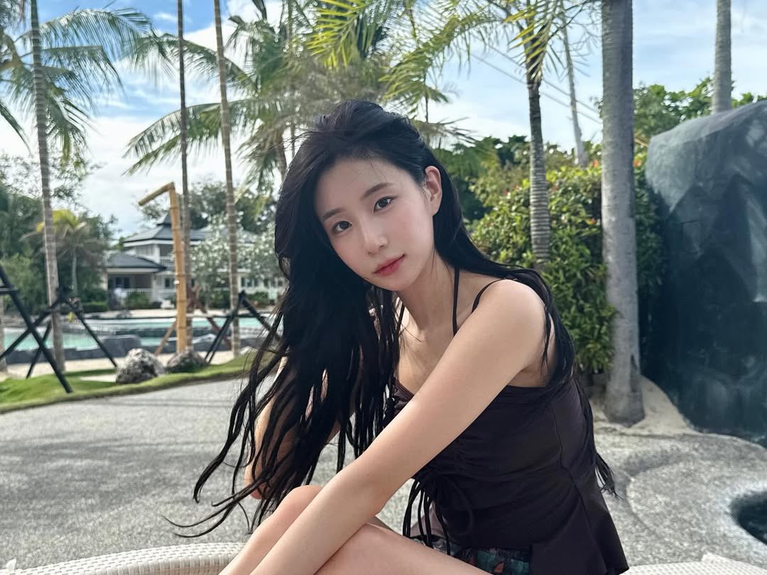 1uvplayer's tweet photo. 모든 계절의 너를 여전히 좋아하구 https://t.co/ajawniCkwH