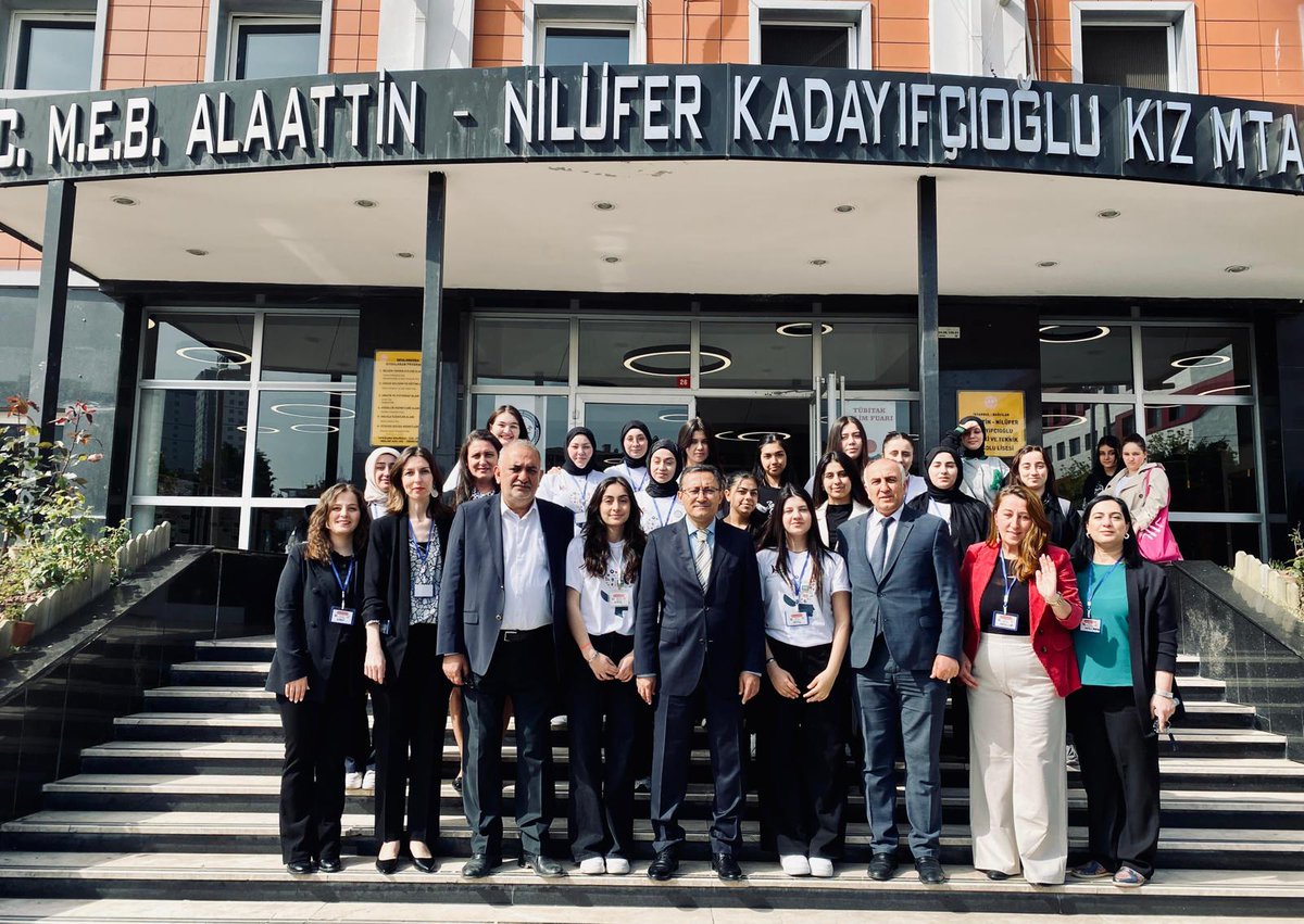 TC_Bagcilar's tweet photo. Geleceğe yön verecek fikirlerin filizlendiği, öğrenmenin deney ve gözlemle iç içe geçtiği TÜBİTAK 4006 Bilim Fuarı sergi açılışına katılan Kaymakamımız Abdullah UÇGUN, öğrencilerimizin heyecanına ortak oldu.

📍Alaattin Nilüfer Kadayıfçıoğlu Kız MTAL https://t.co/Pk7RS81y55