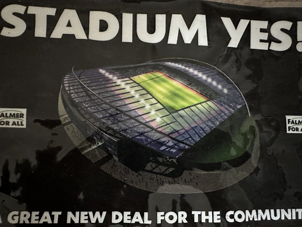 MattlightBHA's tweet image. Going through old stuff and found these. Operation Morning Surprise (😃) was a Falmer For All campaign where Brighton and Hove woke up to 5,000 (Biodegradable) balloons all over the city supporting the vote Yes for Falmer Stadium. I recall putting ours outside Southern FM