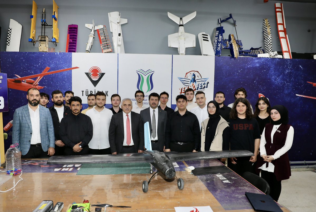 Milletvekilimiz Ali İnci ile birlikte SUBÜ Stüdyolarımızı, Spor Bilimleri Fakültemizi ve Teknoloji Yarışmaları Koordinatörlüğümüzü ziyaret ettik.

Öğrencilerimizi ziyaretine vesile kılan ve üniversitemizin gelişimi için her zaman destekçimiz olan Sayın Vekilimize ilgileri için