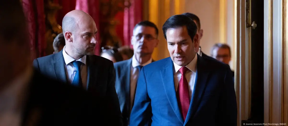 FloppingAces's tweet photo. 🚨 Trump admin just fired the warning shot:
Peace talks or we’re out.
Rubio says days left to show progress in Ukraine.
No more blank checks. No more forever war.
This is what America First looks like.
#TrumpDoctrine #UkraineExit https://t.co/tqiTUFemr8