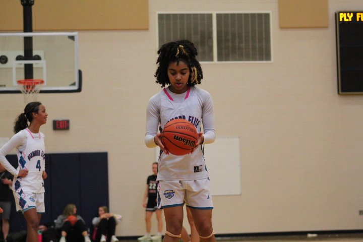 MNDiamondElite1's tweet photo. @EmiyaJon...keep balling! Let's go! @MNDiamondElite1 @CoachTifff @ComoGirls 
#WeOverMe
#InvestInUs 
#CommitToIt https://t.co/acTk0I36q1