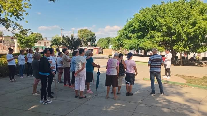 YaniselSanchez4's tweet image. En saludo al Día Internacional de los Monumentos el 🏛️ Caonabo de Morón realiza la actividad "Postales de mi Pueblo", tomando como sede el Obelisco a los Mártires ubicado en el Parque Agramonte.
#DIMS2025 
#Patrimonioavileño 
#PatrimonioCubano