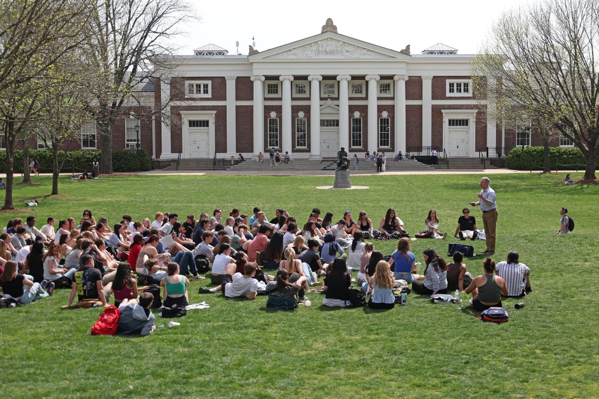 POV: It’s 75 and sunny, your professor said yes, and suddenly school feels like a rom-com 🥰