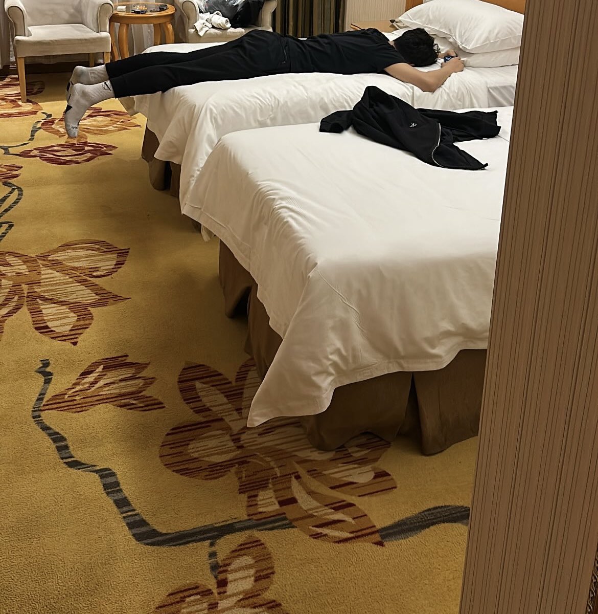 急問～
MK囝囝太攰幾日冇瞓！
而家咁樣瞓到豬咁～
有咩可以做😏😏😎😎