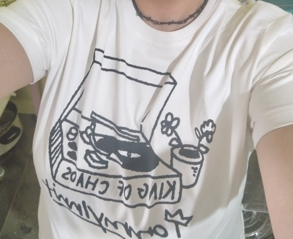 yandi_mori's tweet photo. IT'S HERE!!! 

 THE T-SHIRT OF @tommyinnit' IT'S AWESOME, SUPER CUTE, COMFORT 

I LOVE IT THX!! https://t.co/eggPN3IVeM