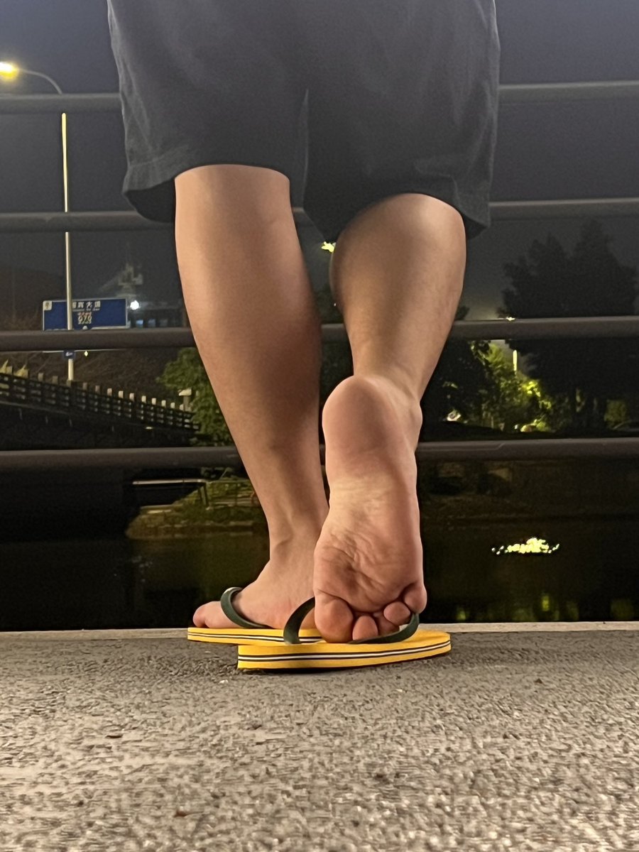 YYL1585679's tweet photo. 晚上散步更一下 https://t.co/T1qgJJe5a8