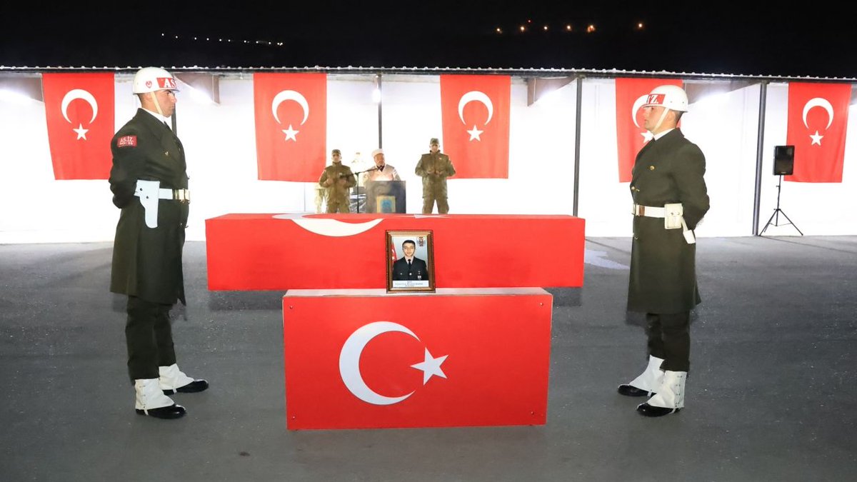 Ülkemin en saygın doktorları sırrı Süreyya için ameliyata girmişler. Şehitlerimiz için hangisi vardı.