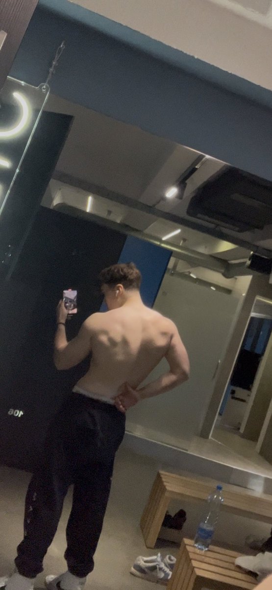 QueasyIRL tweet media