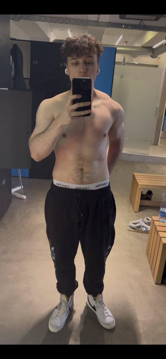 QueasyIRL tweet media