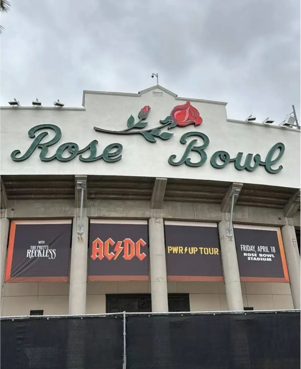 PASADENA TONIGHT! #ACDC #PWRUP <a href="/RoseBowlStadium/">Rose Bowl Stadium</a> <a href="/acdc/">AC/DC</a>